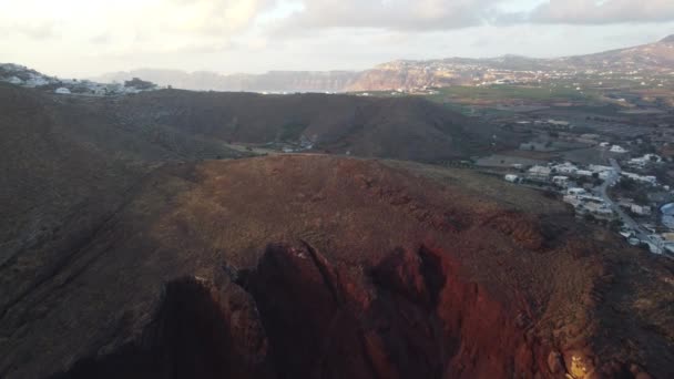 Santorini Deki Kızıl Sahilden Kısımlara Bakıyorum Dji Çekilmiş — Stok video