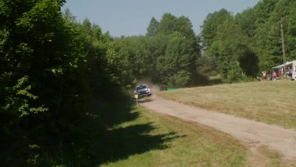 Rally Sportwagen Rijden Richting Van Camera Slow Motion — Stockvideo