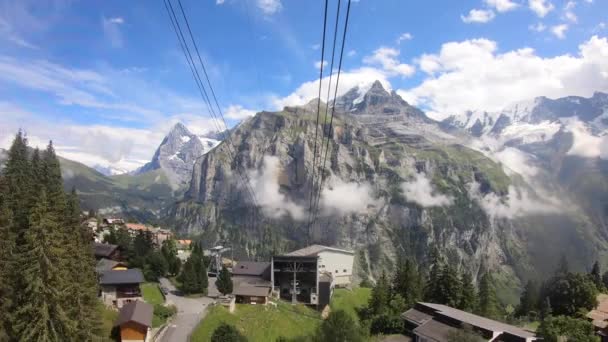 Gondelfahrt Aufstieg Den Schweizer Alpen Mit Alpenlandschaft Felsigen Bergen Tannenwald — Stockvideo