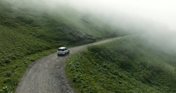 Nuages Brumeux Couvrant Col Tskhratskaro Avec Véhicule Conduite Géorgie Tournage — Video