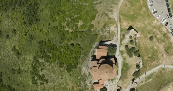 Vista Aérea Mosteiro Ortodoxo Jvari Mountaintop Perto Mtskheta Geórgia Oriental — Vídeo de Stock