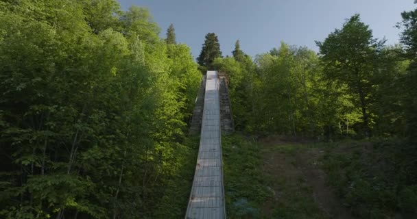 Esqui Não Utilizado Salto Inclinação Durante Verão Bakuriani Geórgia Descida — Vídeo de Stock