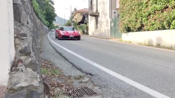Passagem Carros Ferrari Para Cavalgada — Vídeo de Stock
