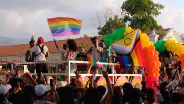 Carro Carnevale All Orgoglio 2022 Persone Felici Danzanti Timoresi Bandiera — Video Stock