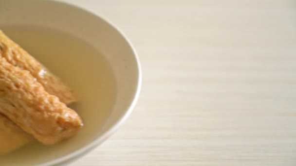 Omuk Kore Usulü Balık Köftesi Çorbası Kore Sokak Yemeği Tarzı — Stok video