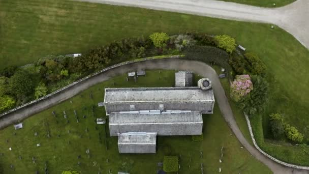 Vue Aérienne Église Boconnoc Sur Sommet Colline Avec Pierre Tombale — Video