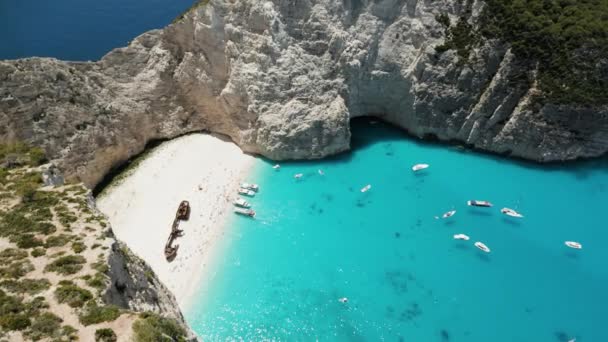 Vista Aérea Los Turistas Playa Navagio Las Islas Jónicas Grecia — Vídeos de Stock