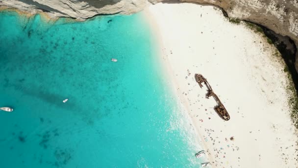 Slavná Pláž Navagio Její Opuštěný Vrak Písečném Pobřeží Ostrově Ionian — Stock video