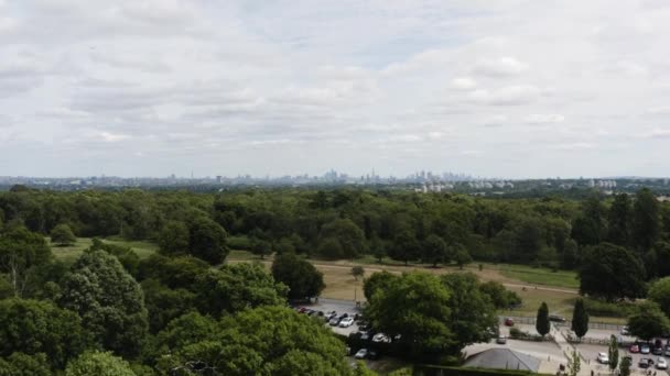 Flying Lush Forest Trees Richmond Park Θέα Στο Cityscape London — Αρχείο Βίντεο