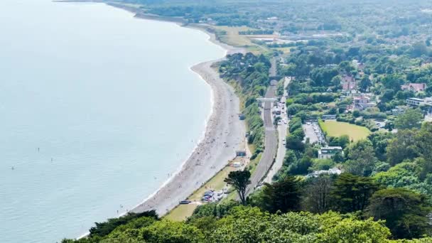 Killiney Beach Dengan Banyak Orang Pada Hari Yang Cerah Dengan — Stok Video