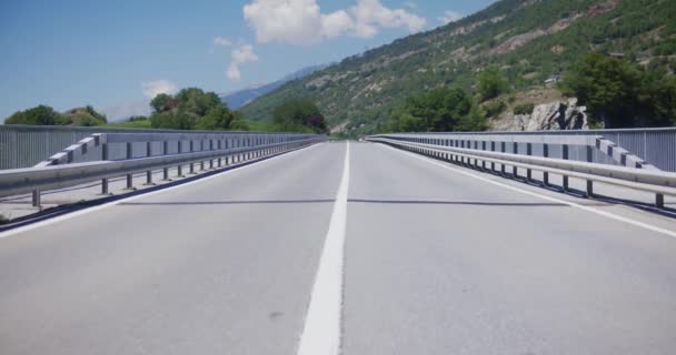 Highway Shaky Bridge Empty Moving Hills Suíça — Vídeo de Stock