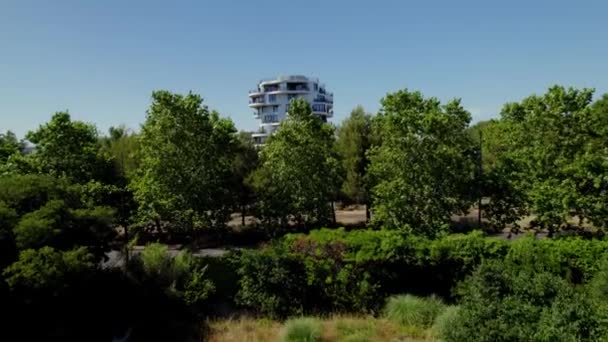Mehrfamilienhaus Hinter Bäumen Montpellier Frankreich — Stockvideo