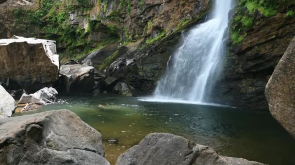 Nauyaca Waterfalls Costa Rica Large Tall Rainforest Waterfall Big Powerful — Stockvideo