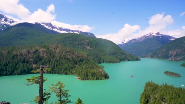 Diablo Lake Vackra Turkosa Vatten Omgivna Snötäckta Berg North Cascades — Stockvideo