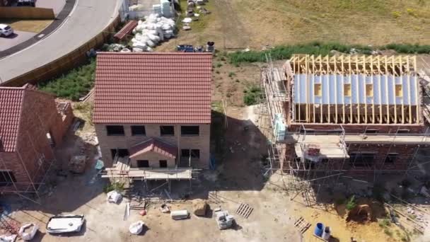 Querungshilfe Von Links Nach Rechts Blick Auf Neu Gebaute Häuser — Stockvideo