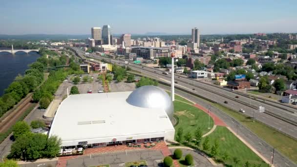 Basketbal Hall Fame Springfield Massachusetts Met Drone Video Naar Beneden — Stockvideo