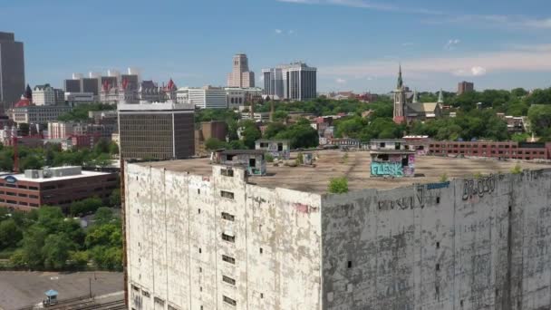 纽约奥尔巴尼被遗弃的建筑 无人机视频正在下降 — 图库视频影像