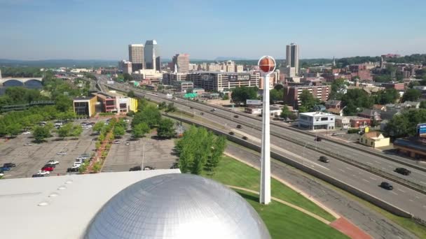 Basketbal Hall Fame Springfield Massachusetts Met Drone Video Die Voorwaarts — Stockvideo