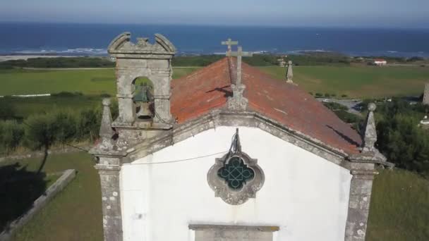 Zoom Out Small Church Afife Viana Castelo Μια Ηλιόλουστη Μέρα — Αρχείο Βίντεο