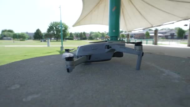 Tourner Autour Drone Sur Pilier Avant Vol — Video