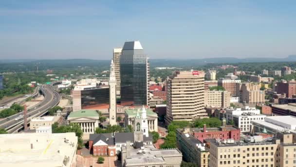 Springfield Massachusetts Skyline Con Vídeo Del Dron Moviéndose Hacia Los — Vídeo de stock