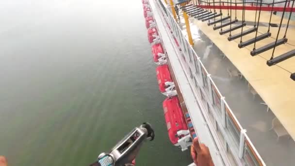 Indoor Rotsklimmen Pov Helm Een Cruise Singapore Sport Veiligheid Lijn — Stockvideo