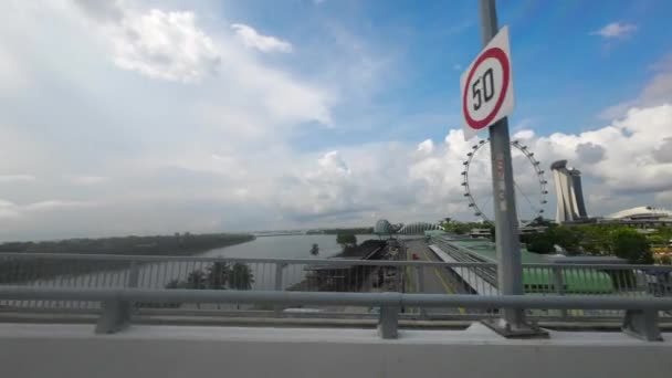Красивый Вид Городские Дороги Сингапуре Пова Автомобильного Фонтана Богатства Городской — стоковое видео