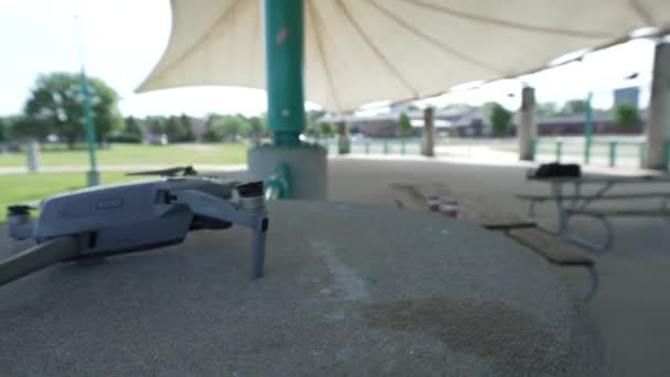 Movimento Câmera Torno Drone Parado Para Examinar Suas Partes — Vídeo de Stock