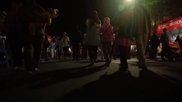 2022年7月25日在印度尼西亚爪哇中部马格朗市举行的无车之夜 — 图库视频影像