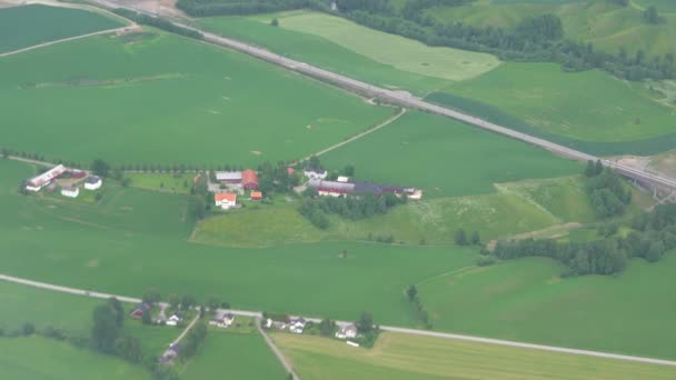 Typická Krajina Zelenými Loukami Idylickou Vesnicí Shora Norsku Pov — Stock video