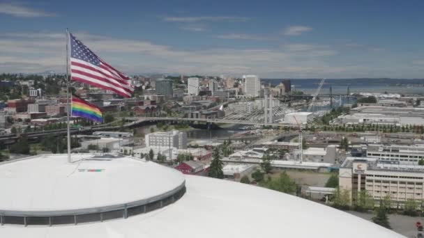 Fly Waving American Flag Pride Flag Atop Tacoma Dome Downtown — Video Stock