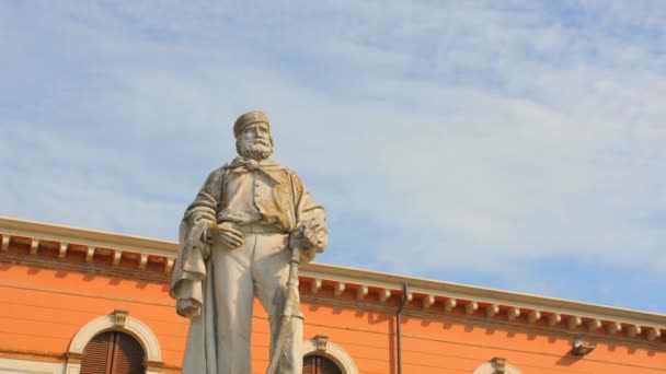 Historyczna Rzeźba Giuseppe Garibaldiego Placu Pisacane Cesenatico Włochy Zbliżenie Pochylenie — Wideo stockowe