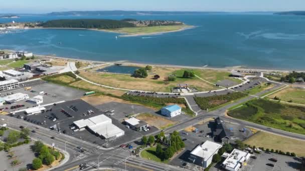 Aerial Hyperlapse Oak Harbor Inklusive Hamnen Strandnära Park Och Trafik — Stockvideo