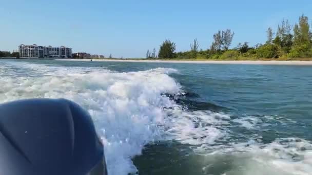 Motorboot Treibende Boot Wake Waves Von Außenbordmotor Florida Backwater Mangroves — Stockvideo