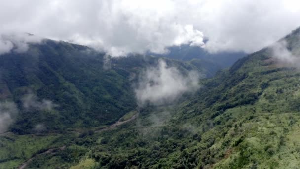 Мусонні Хмари Оповиті Глибокими Лісовими Долинами Простягаються Через Гори Хасі — стокове відео