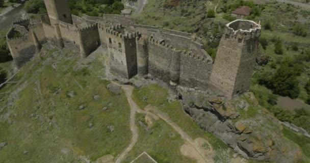 Popular Hillttop Ruins Khertvisi Fortress Daytime Georgia Inglés Antena — Vídeos de Stock
