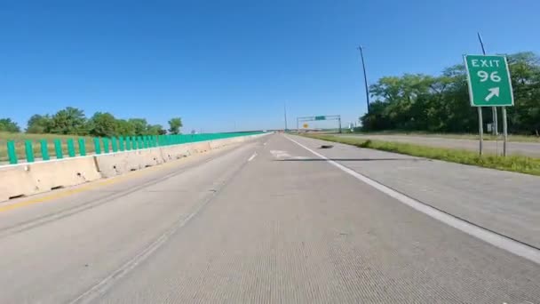 Pov Mentre Guida Sulla Avenue Saints Autostrada Attraverso Una Zona — Video Stock