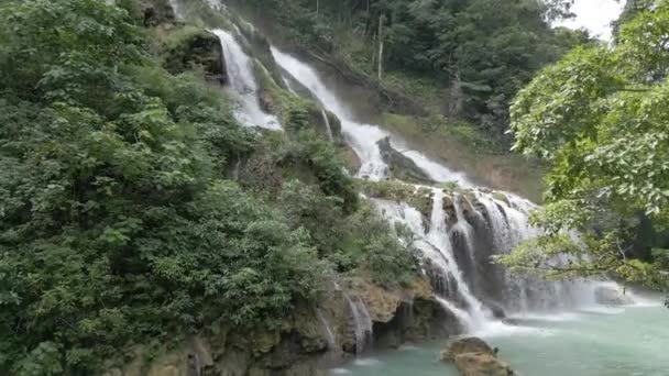 Водопад Лапопу Острова Сумба Восточная Индонезия — стоковое видео