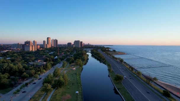 Manhã Cedo Nascer Sol Sobre Waterfront City Park Drone — Vídeo de Stock