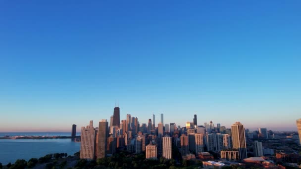 Early Morning Sunrise Blue Sky Chicago Downtown City Skyline Drone — 비디오