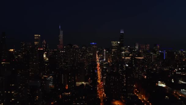 Chicago Illinois Skyline Malam Hari Cinematic Aerial Establishing Shot — Stok Video