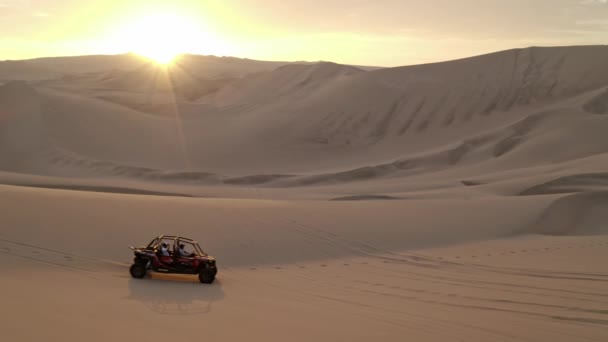 沙漠中的Utv无人机镜头 — 图库视频影像
