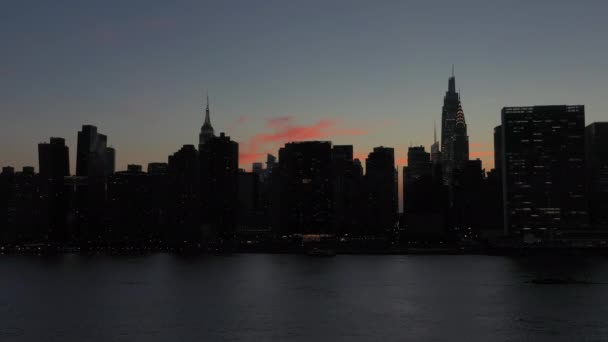 Magnífico Camión Hacia Sur Disparo Largo Manhattans Horizonte Legendario Atardecer — Vídeo de stock