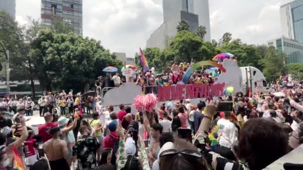 Nakręcony Filmik Ludzi Biorących Udział Paradzie Dumy Paseo Reforma Meksyku — Wideo stockowe