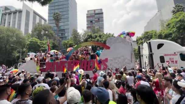 Natočil Video Lidí Účastnících Hrdosti Průvodu Mexico City Jednorožec Kamionu — Stock video