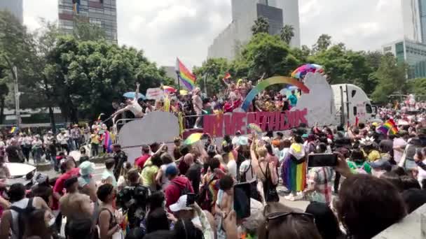 Filmado Video Personas Participando Desfile Del Orgullo Paseo Reforma Ciudad — Vídeo de stock