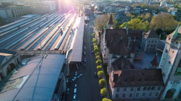 Tráfego Estrada Museumstrasse Perto Estação Central Zurique Museu Nacional Suíço — Vídeo de Stock