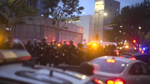 Une Grande Foule Policiers Émeutes Rassemblent Dans Les Rues Centre — Video