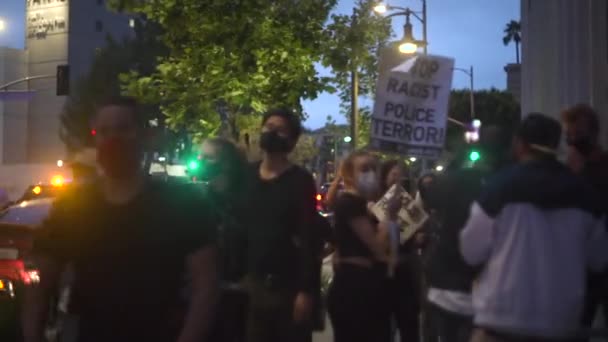 Sekelompok Demonstran Blm Berjalan Jalan Jalan Downtown — Stok Video