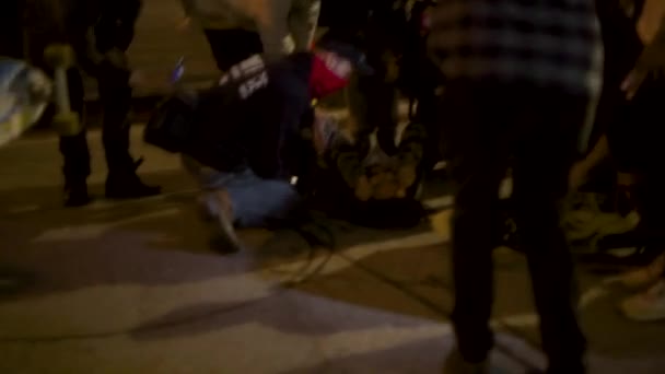 Homme Couché Sur Sol Dans Douleur Lors Une Manifestation Blm — Video